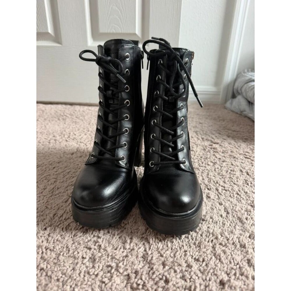 GBG Los Angeles Black Lace-Up Platform Block Heel Combat Boots Size 7.5